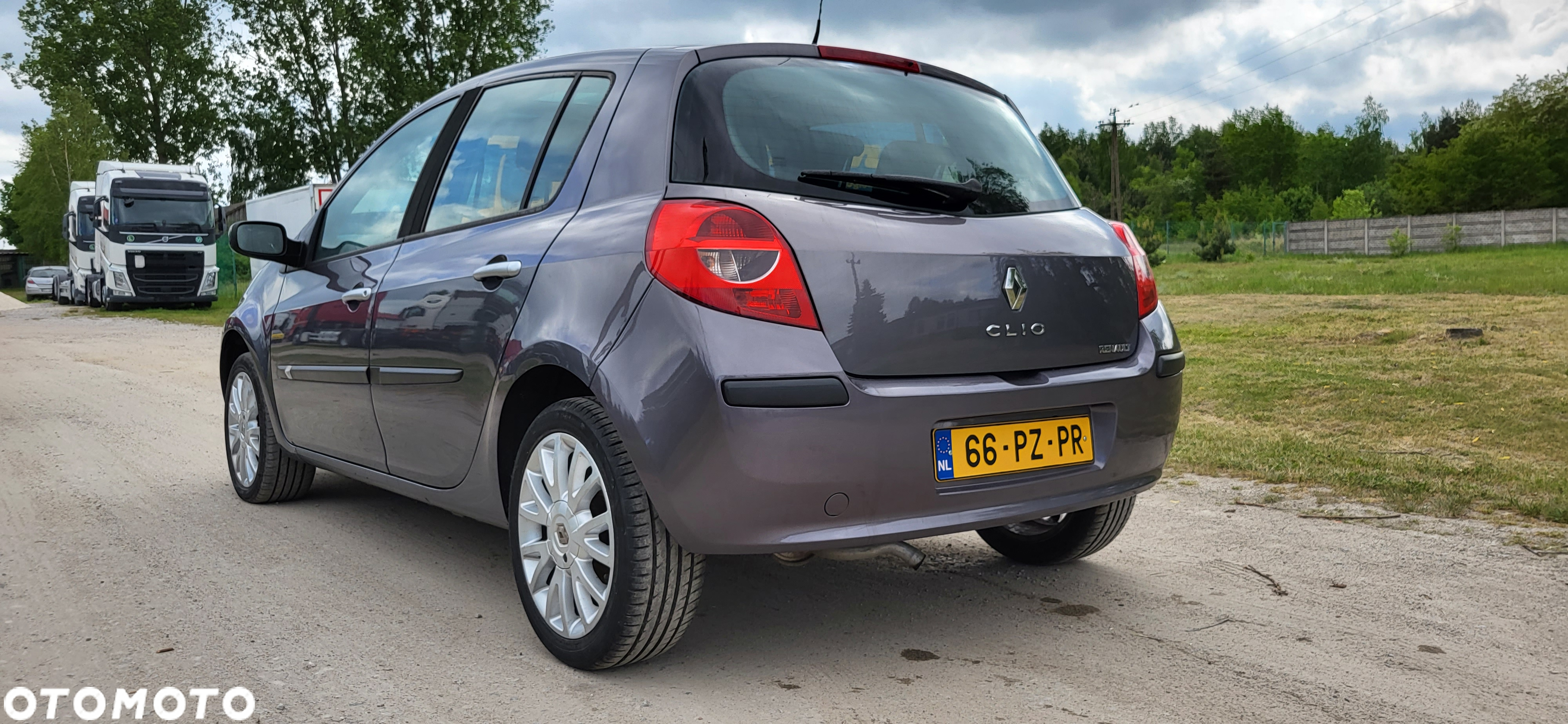 Renault Clio - 10