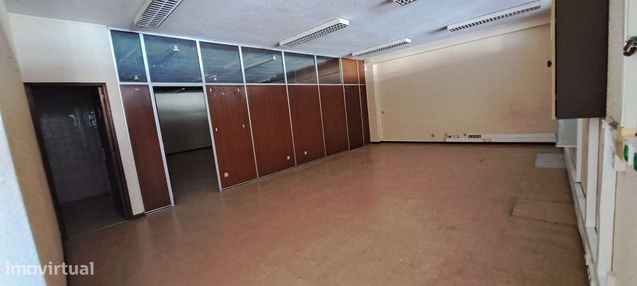 Loja comercial em Darque com estacionamento-8