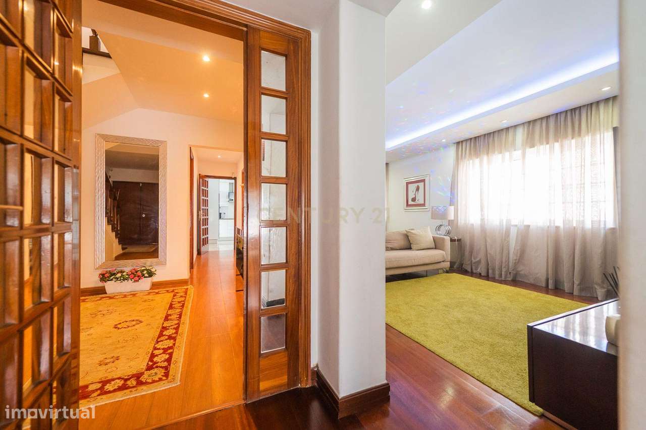 Moradia T4 com piscina-23