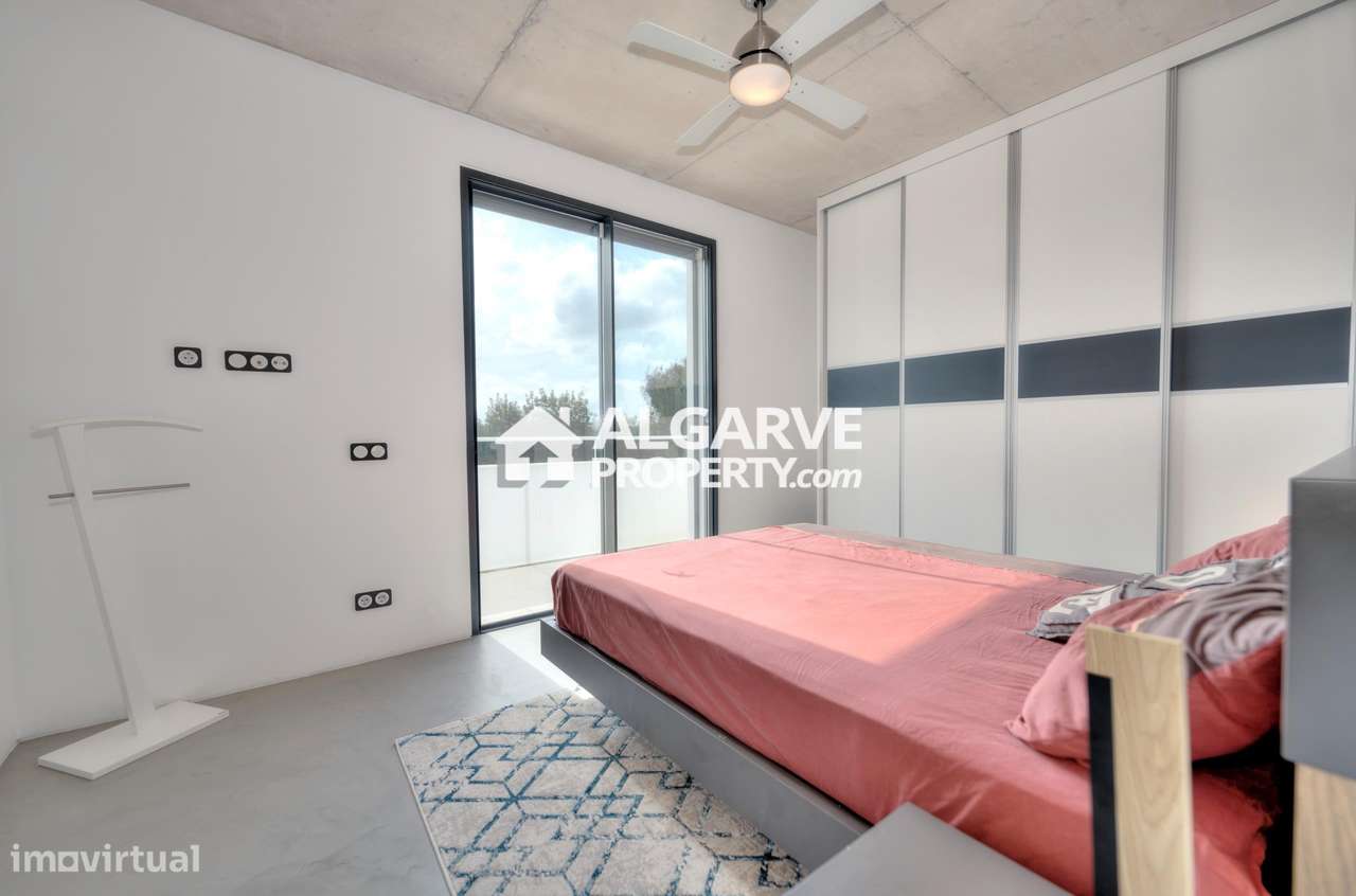 Moderna Moradia T4 com Piscina e Jardim em Almancil-36