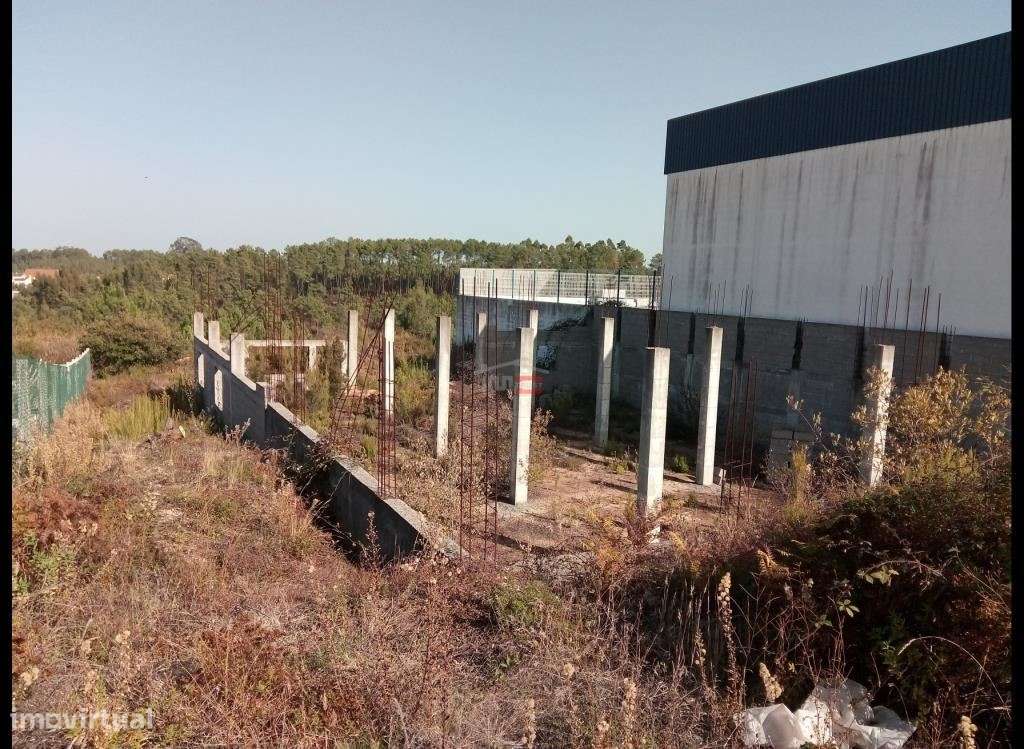 Terreno em zona industrial - Grande imagem: 2/4
