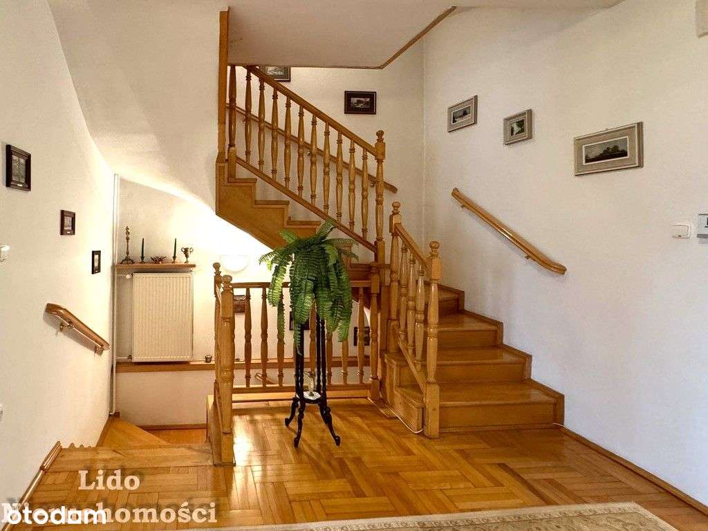 Dom w atrakcyjnej lokalizacji-10