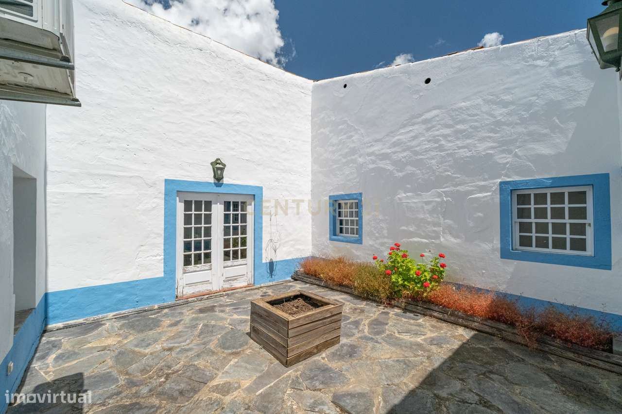 Moradia tradicional alentejana no coração de PEROLIVAS / Reguengos de-25