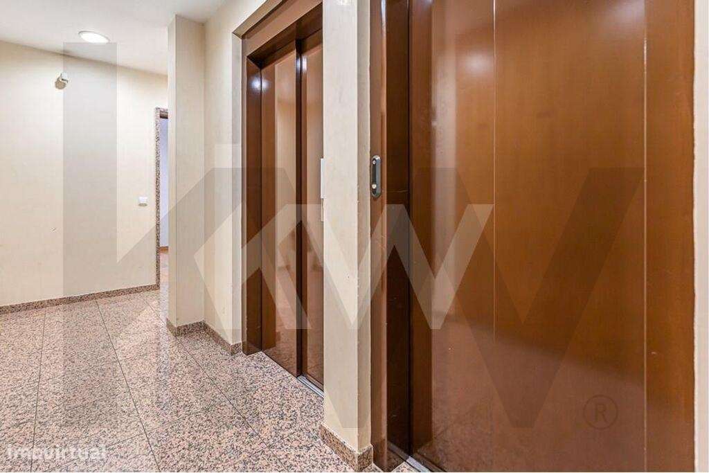 Apartamento T2 com lugar de garagem em Benfica! - Grande imagem: 4/24