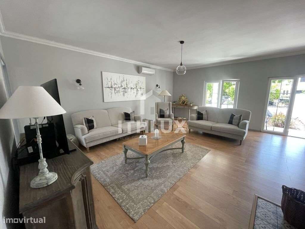Villa de luxo impecavelmente apresentada com piscina e jardins em Tavi-7