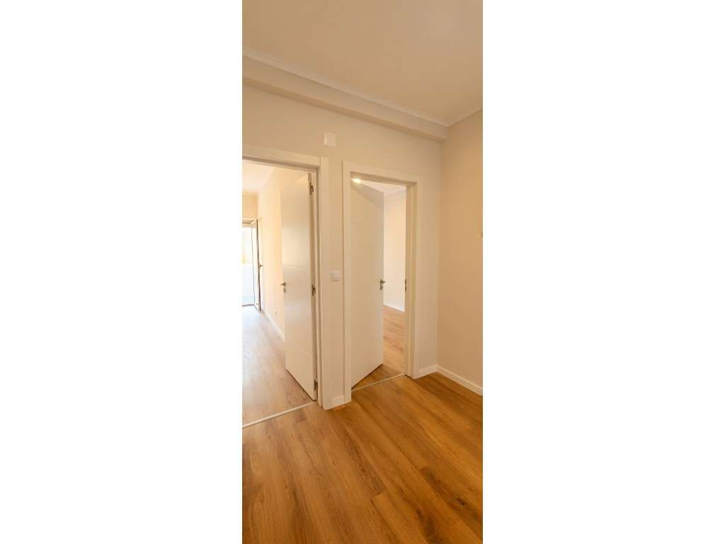 Apartamento T2 Totalmente Remodelado - Oeiras - Figueirinha-16