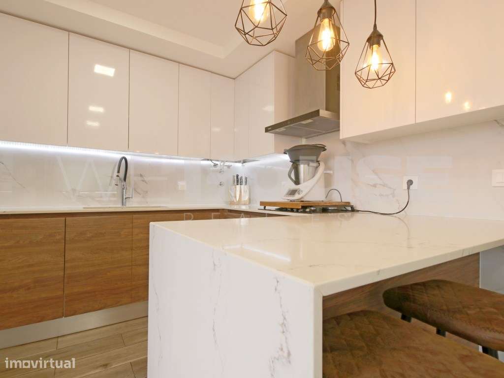 Oásis Urbano: Moradia T3 com Piscina e Potencial para T1 Independente-11