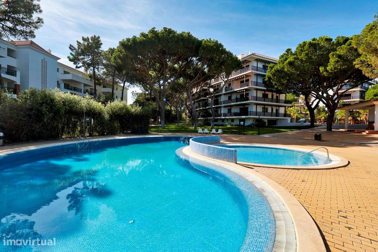 T2 a 500 m da Praia da Falésia com Garagem e Piscina | Albufeira-33