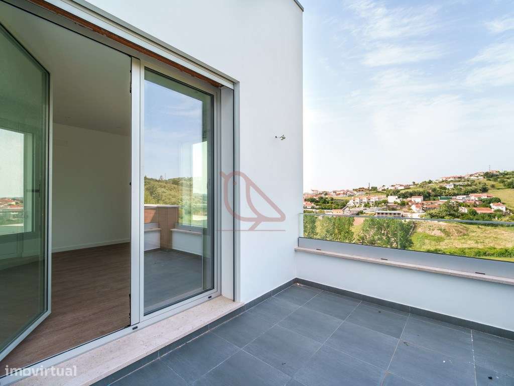 Moradia Isolada T4 Contemporânea com Jardim e Acabamentos Premium -...-39