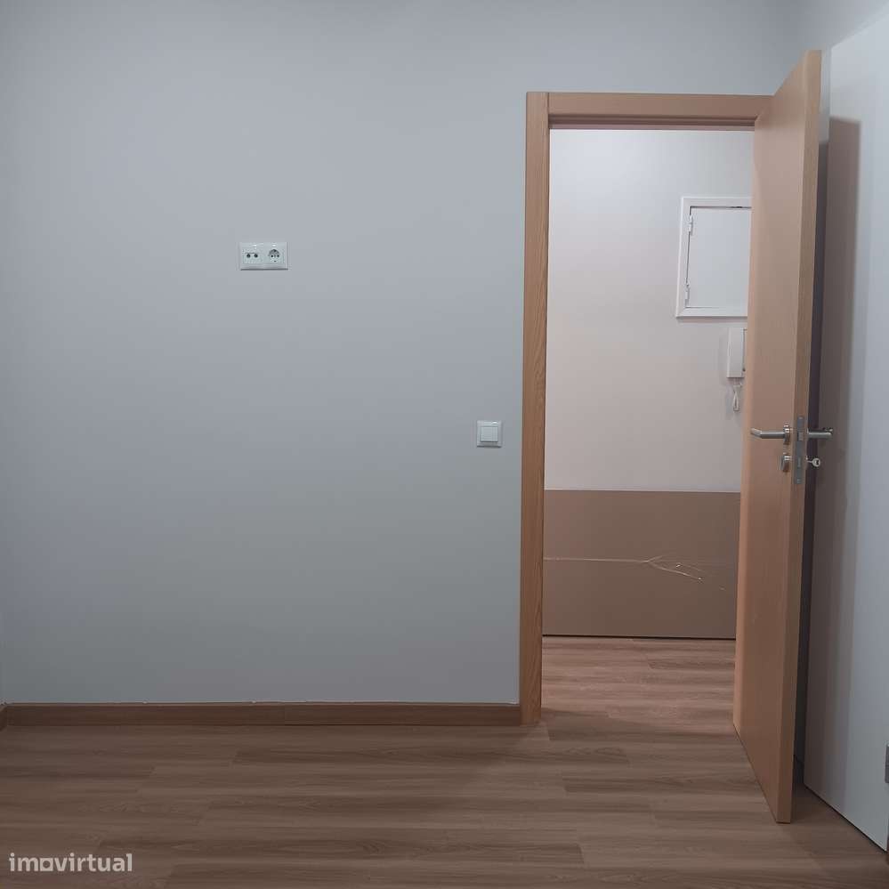 Apartamento T3, TOTALMENTE  REMODELADO, SEIXAL-11