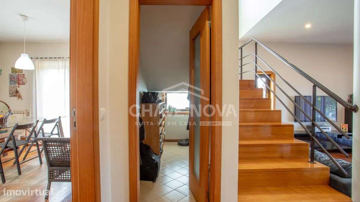 Moradia V3 de quatro frentes - Perosinho-8