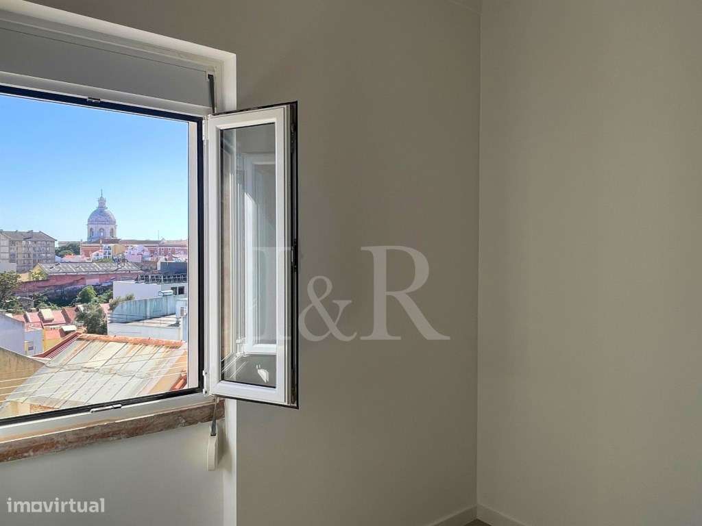 Apartamento T1 renovado com vista rio na Graça, Lisboa-5