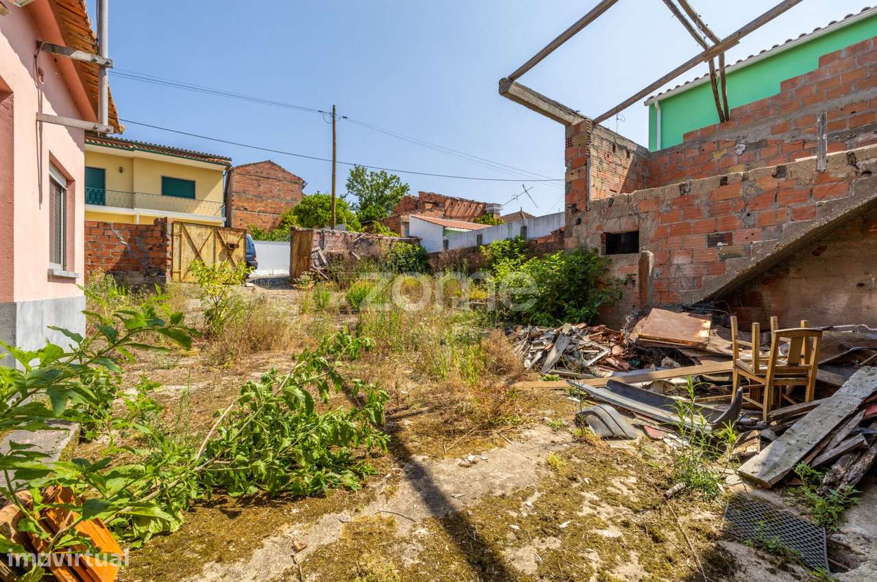 Moradia T2 || Para Reconstrução || Lote com 1.075m2-19