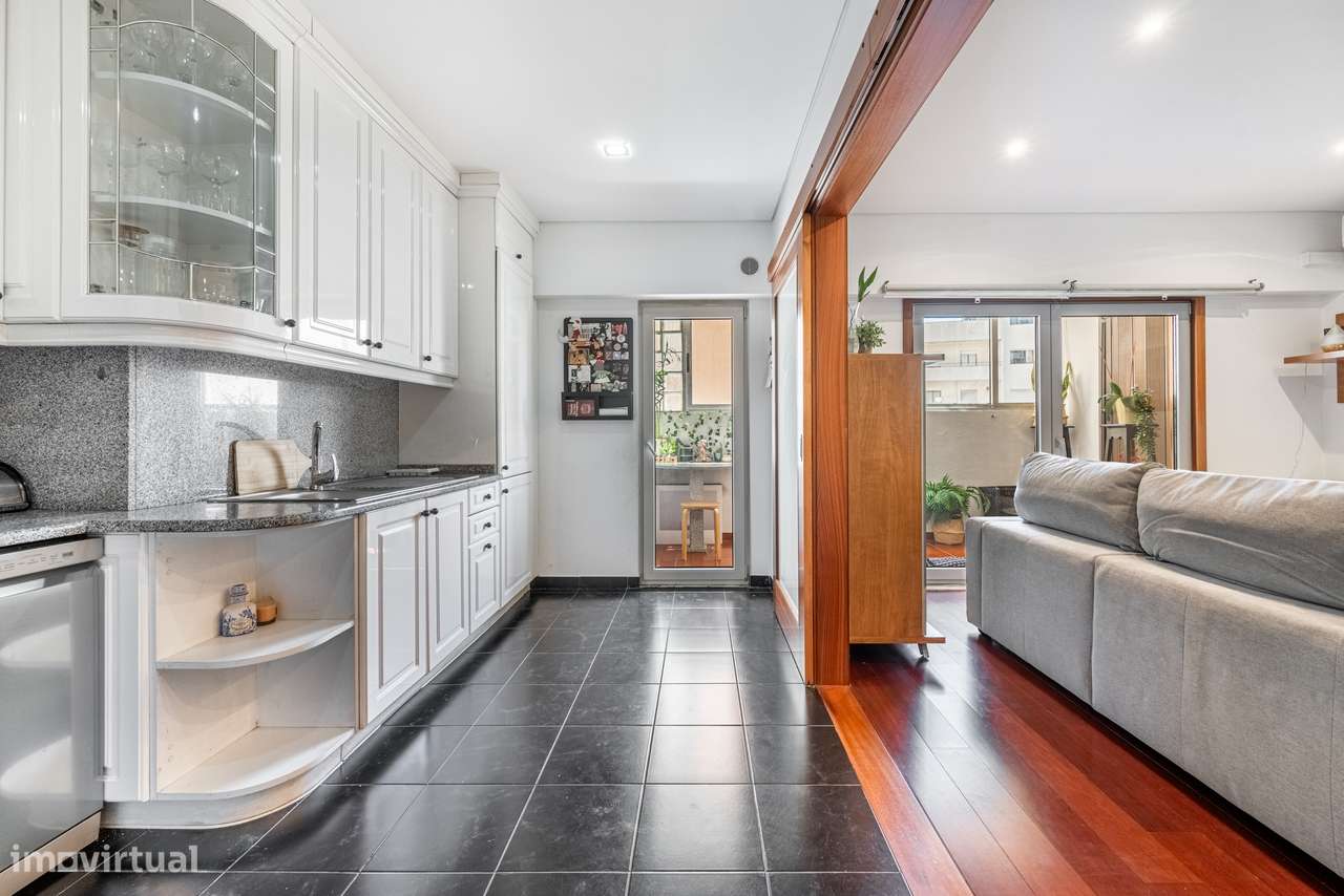 Apartamento T2+2 em plena Avenida da Liberdade-12