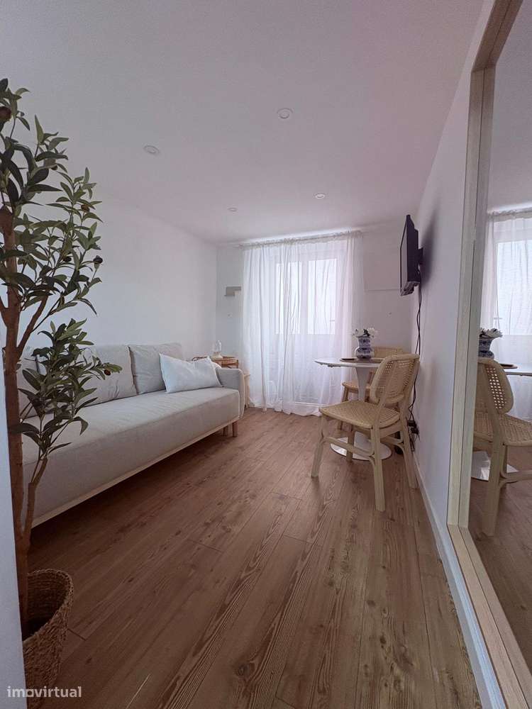 Apartamento renovado no Chiado-5
