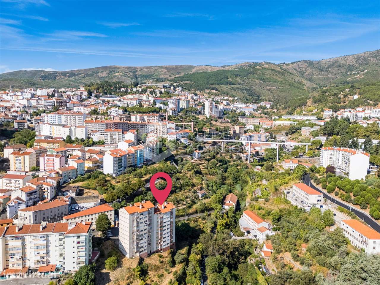Apartamento T4 para VENDA na Calçada das Poldras, zona baixa da Covilh-33