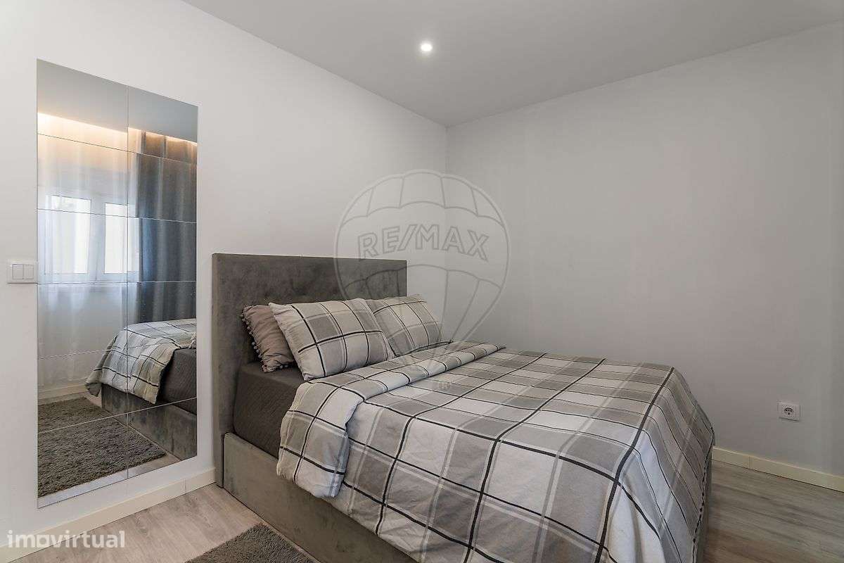 Apartamento T3 remodelado nas Paivas, com logradouro-11