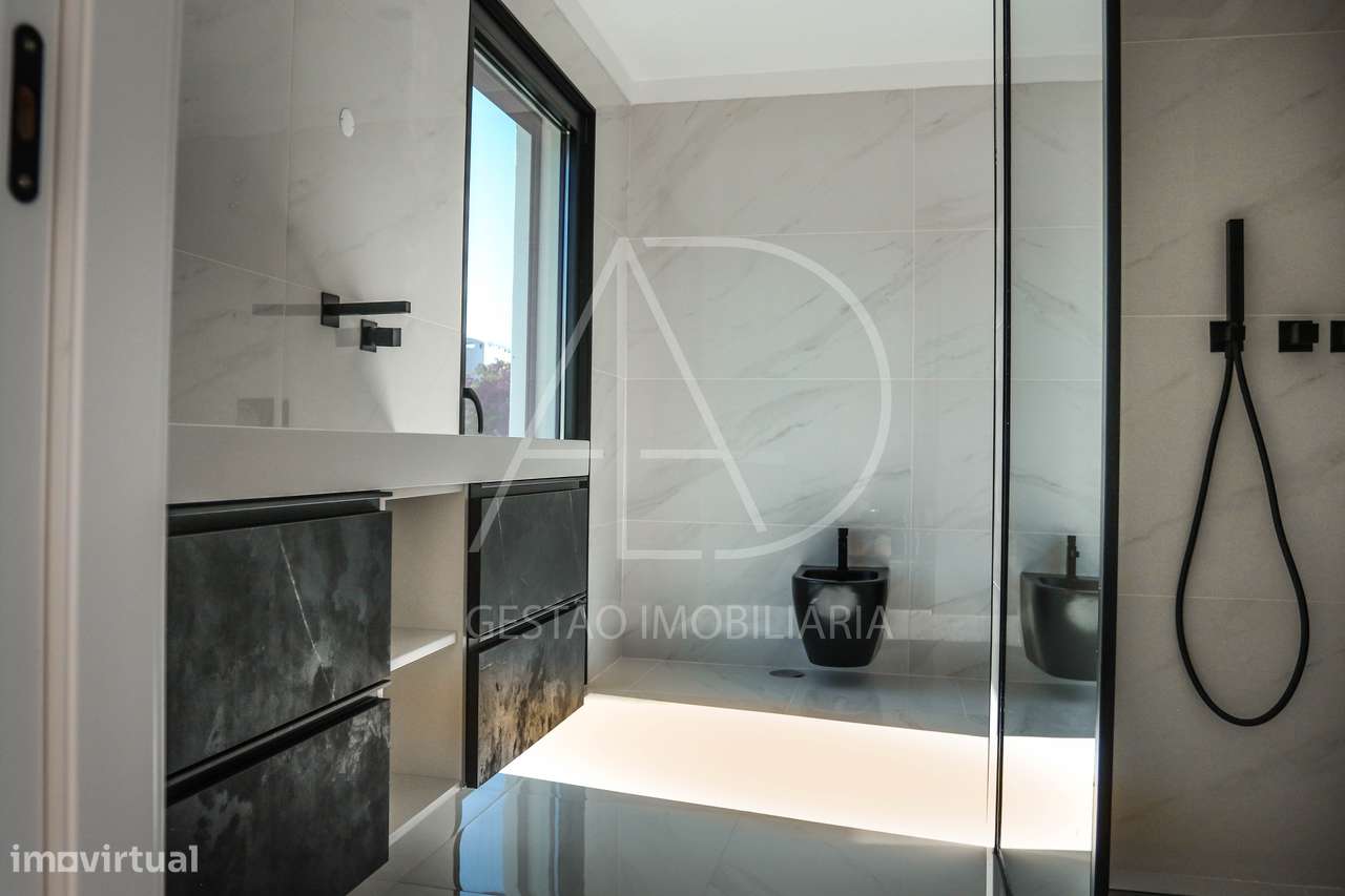 Moradia, 367 m², Corroios-12