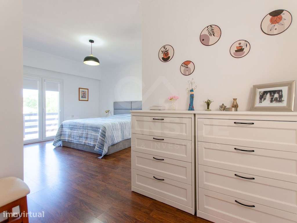 Moradia T6+1 renovada em Benavente-38