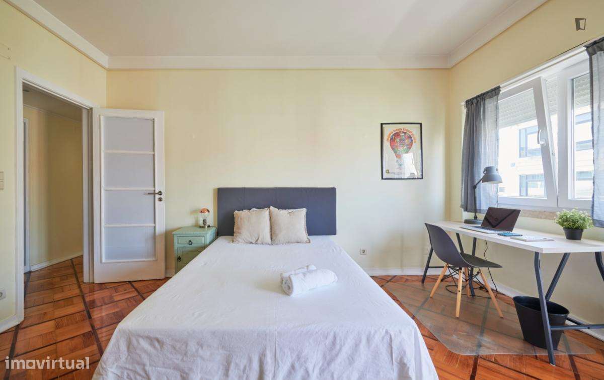 Quarto - localizado em São Sebastião Lisbon - Grande imagem: 5/10