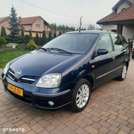 Nissan Almera Tino - 1