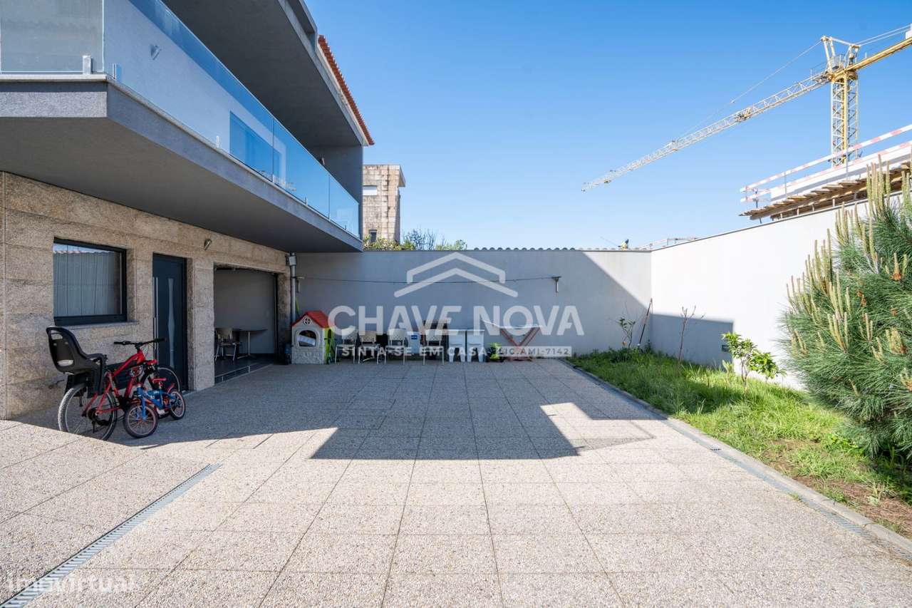 Moradia Geminada V3 Como Nova c/ Garagem Box em Canidelo-44