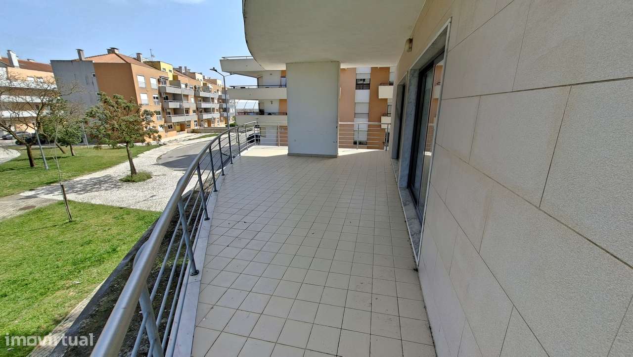 Apartamento T4 com 297m², Garagem e Lugar  estacionamento  Pinhal Novo-5