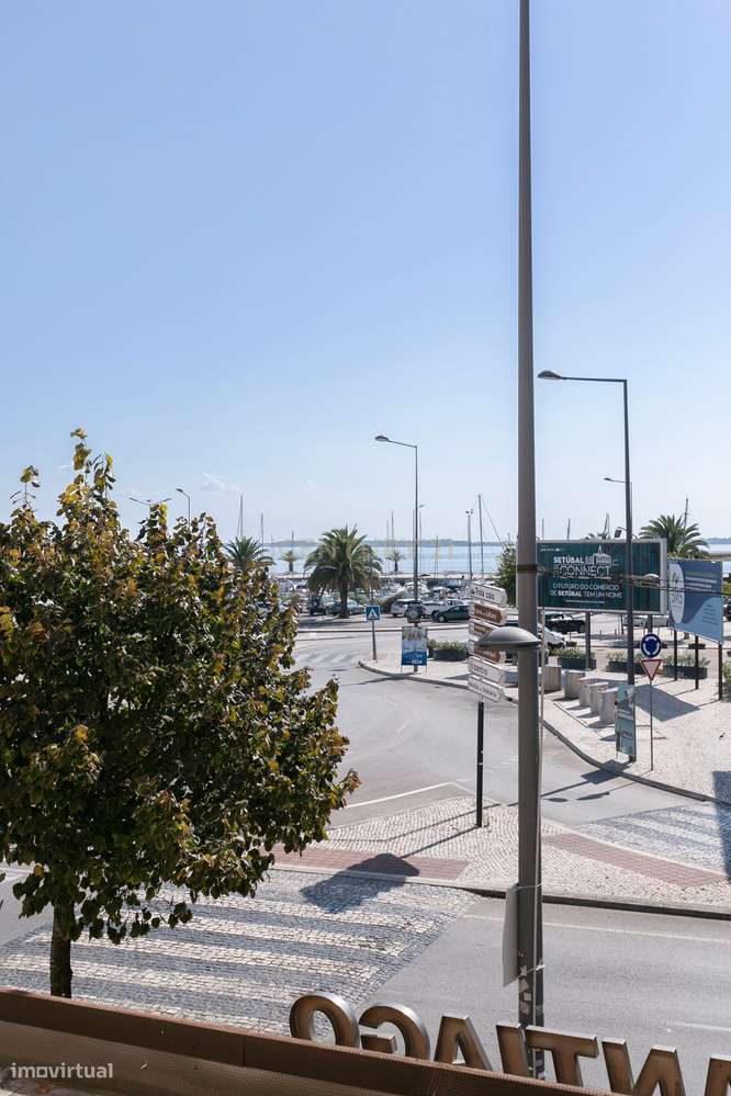 Espectacular Apartamento T3, na Avenida Luisa Todi com vista para Trói - Grande imagem: 2/57