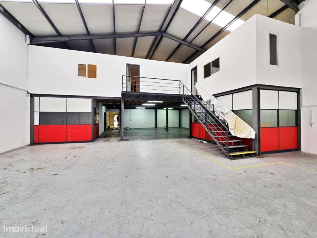 Armazém com excelente localização - Grande imagem: 2/20