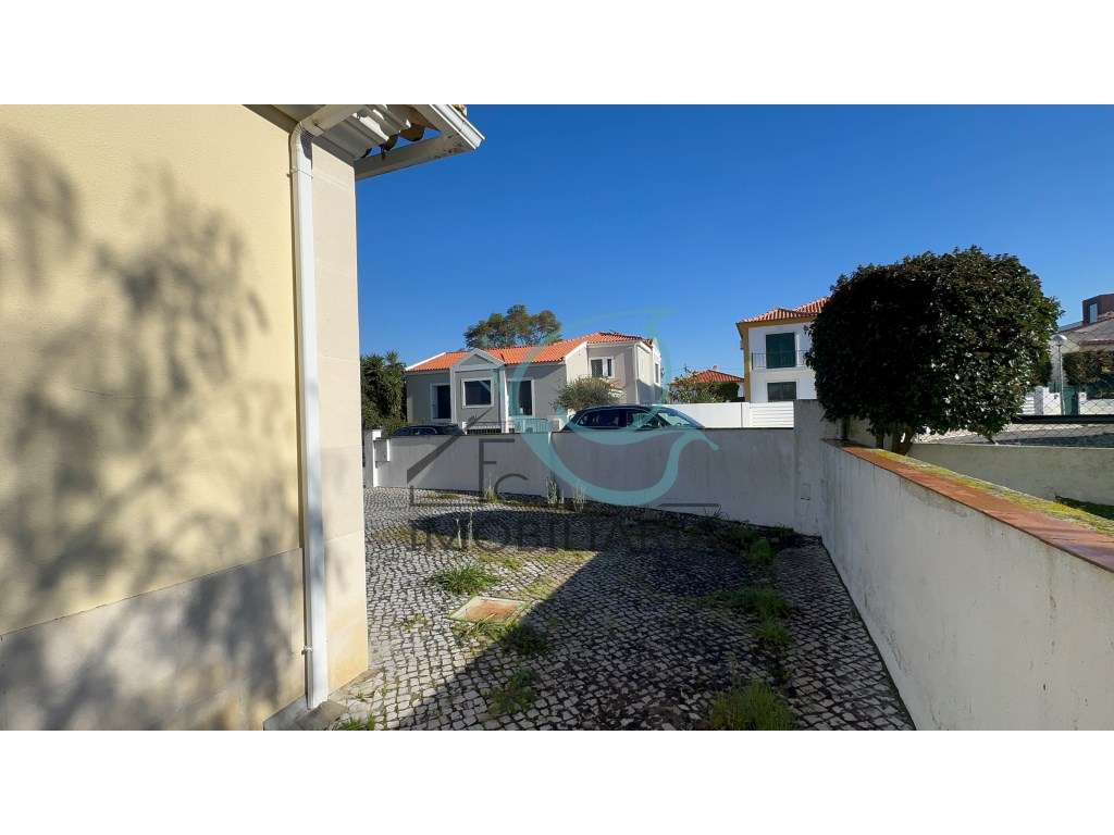 Moradia T4 em Azeitão - Excelente Oportunidade-8