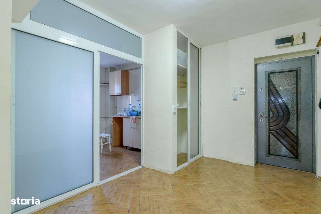 Apartament spatios, modernizat, 2 camere – Bd. Cosminului-18