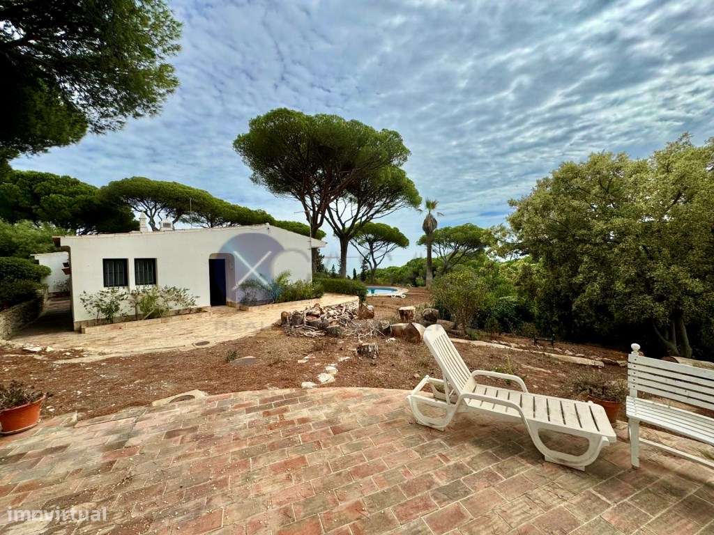 Excelente Moradia térrea com lote de 2430 m2 , com piscina e acesso...-18