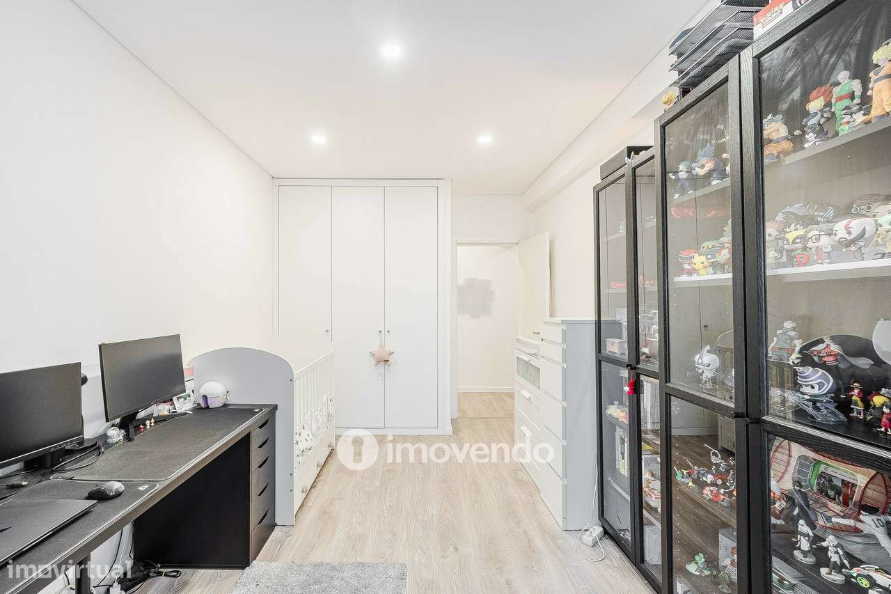 Apartamento T2, com áreas amplas e varanda, na Póvoa de Santa Iria-28