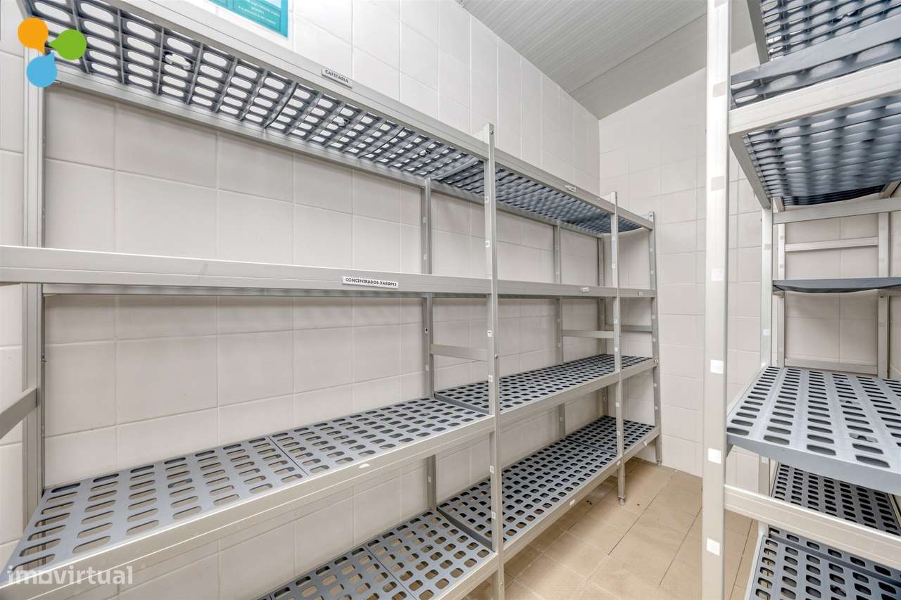 Restaurante Equipado e Pronto a Funcionar – Oportunidade de Investimen-34