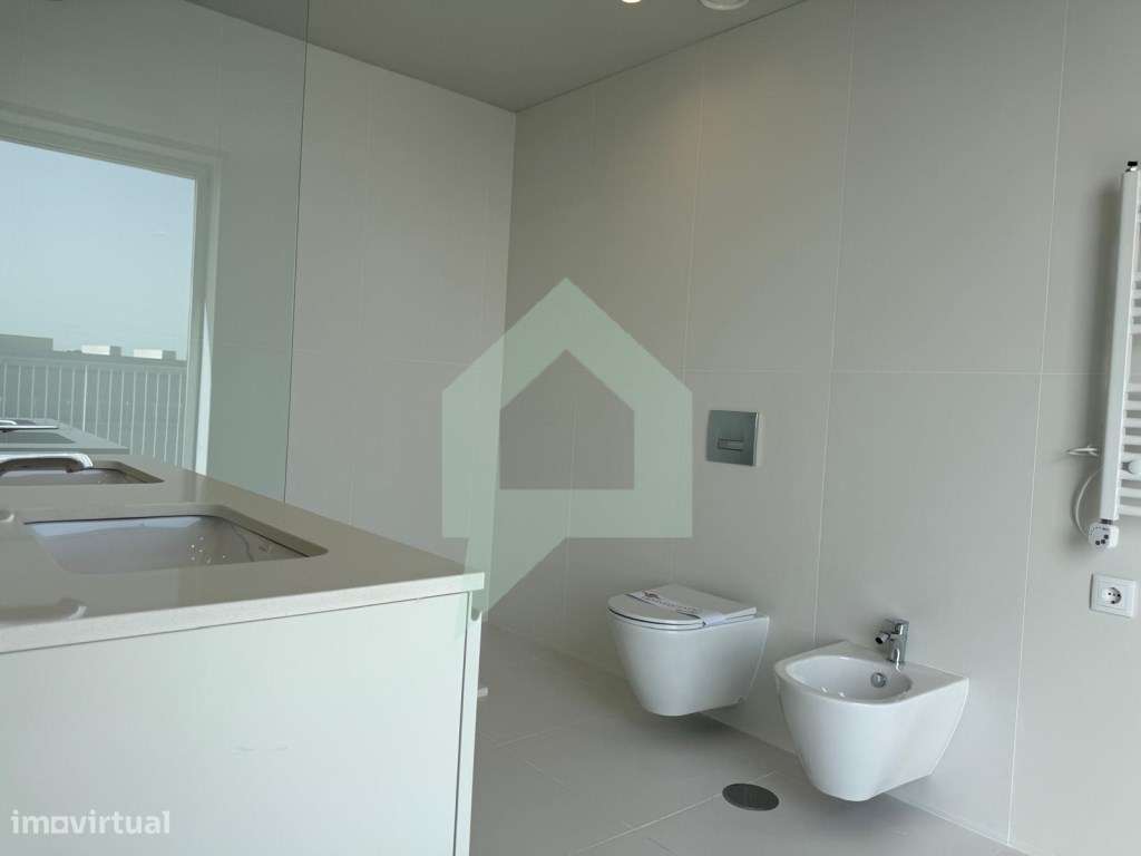 Apartamento T4 com vistas únicas em Barcelinhos, Barcelos.-36