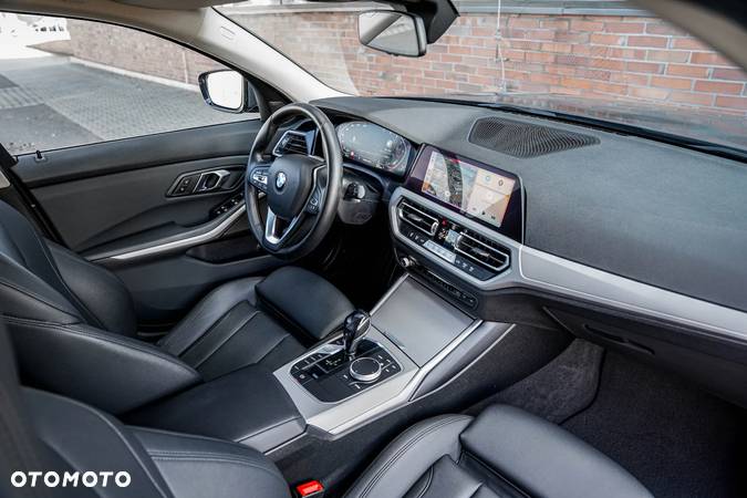 BMW Seria 3 318d MHEV Sport Line - 24