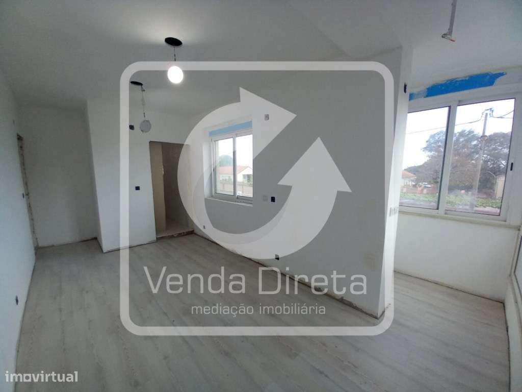 Apartamento T4 remodelado no Laranjeiro-22