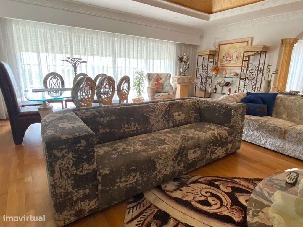 Magnífica Quinta V8 com piscina e deslumbrante vista mar. Localizada-16