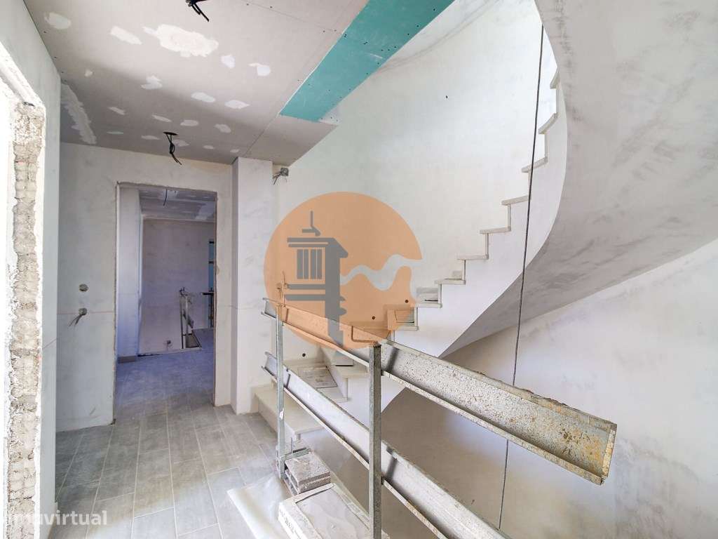 Moradia Isolada V4 com Piscina em Construção-22