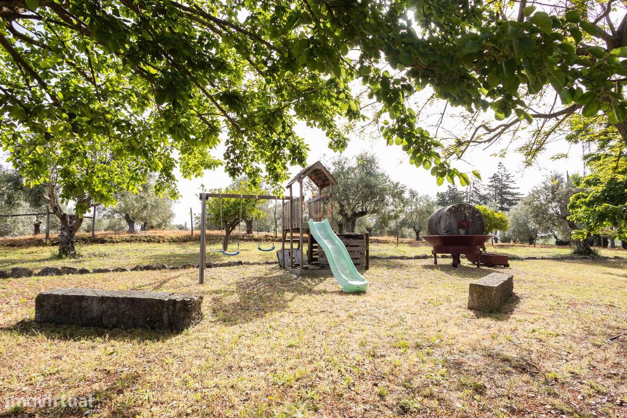Quinta com piscina e vista sobre o Ribatejo, entre conforto e natureza-11