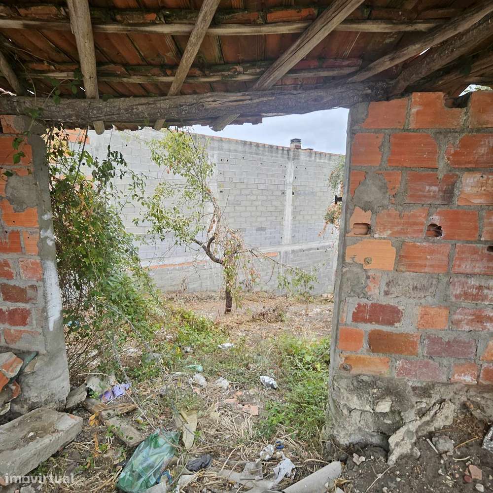 Propriedade com duas Ruínas - T3053/24-8