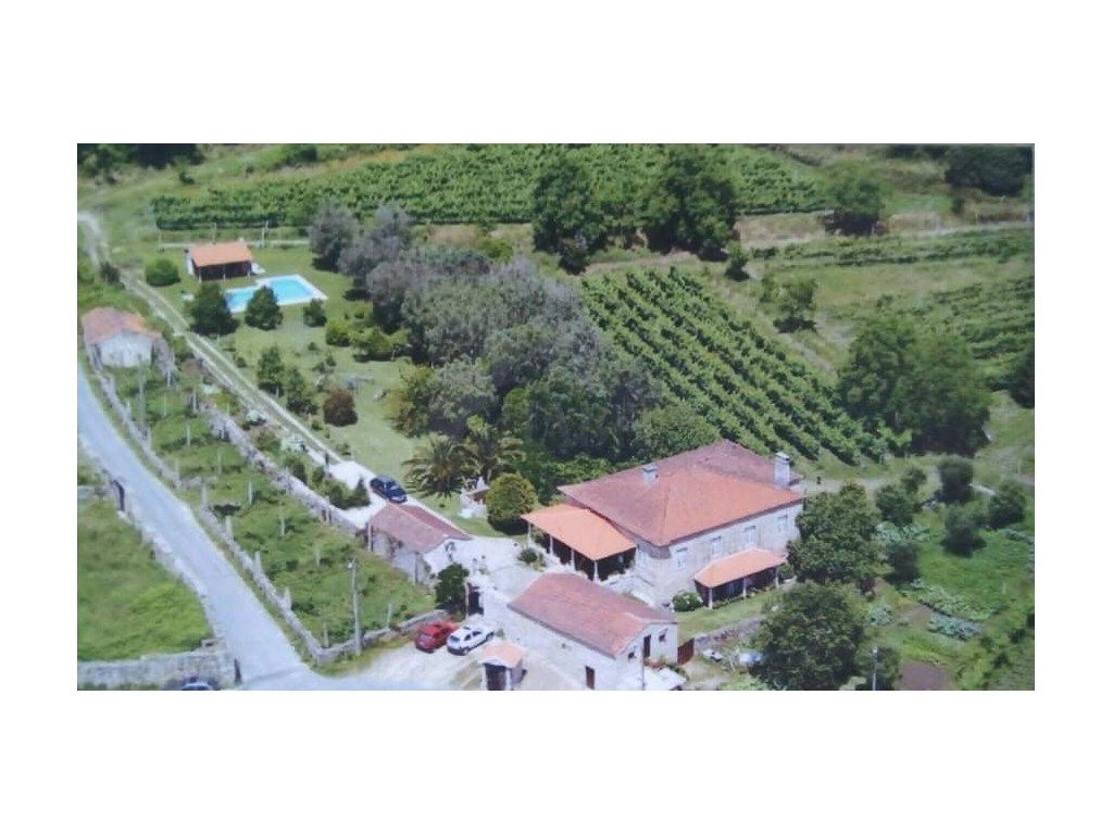 Quinta com 2 hectares, em Santa Comba