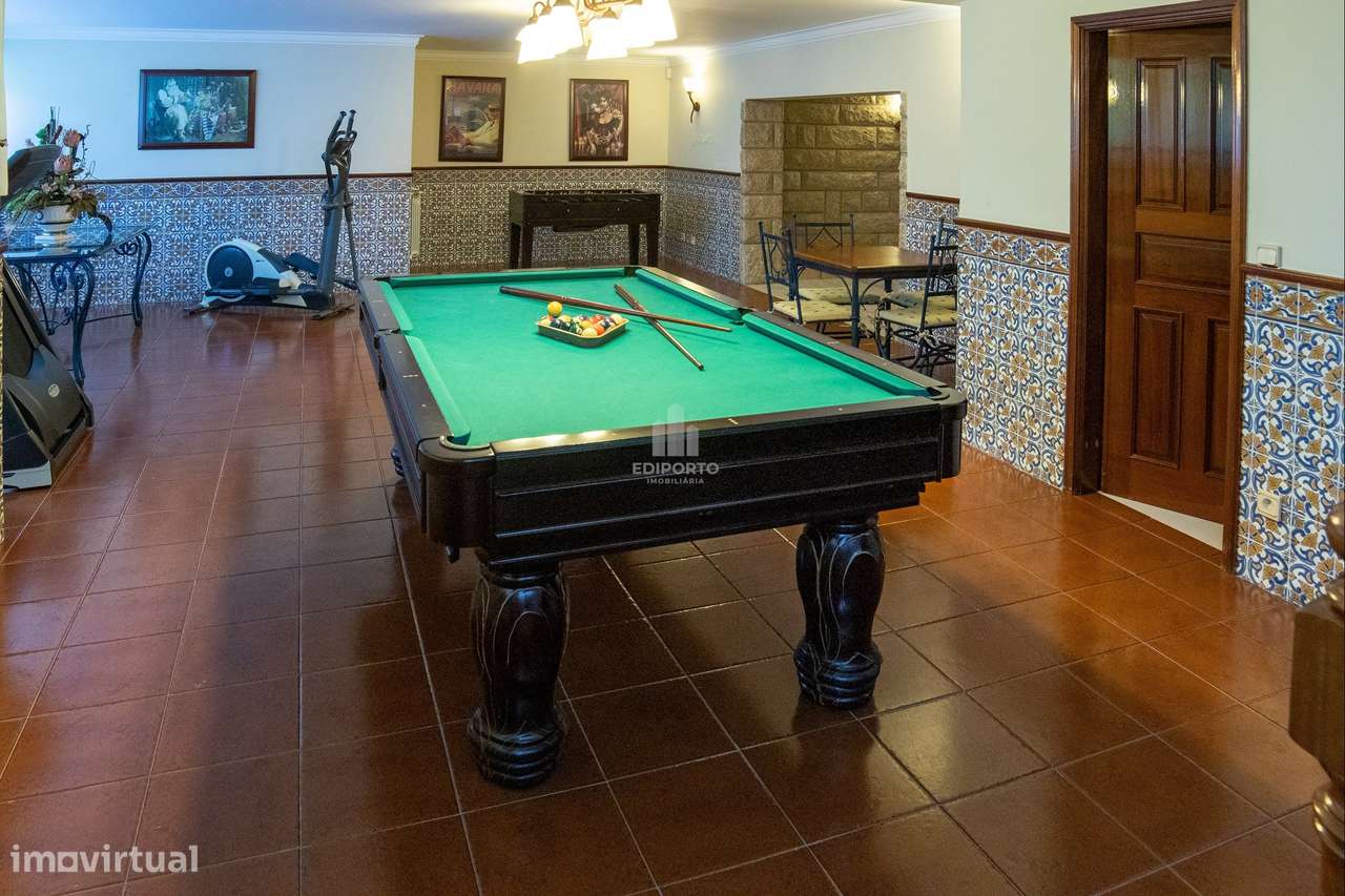 Moradia T6 Exclusiva com terreno de cerca 4.000 m² e Piscina Privada e-47