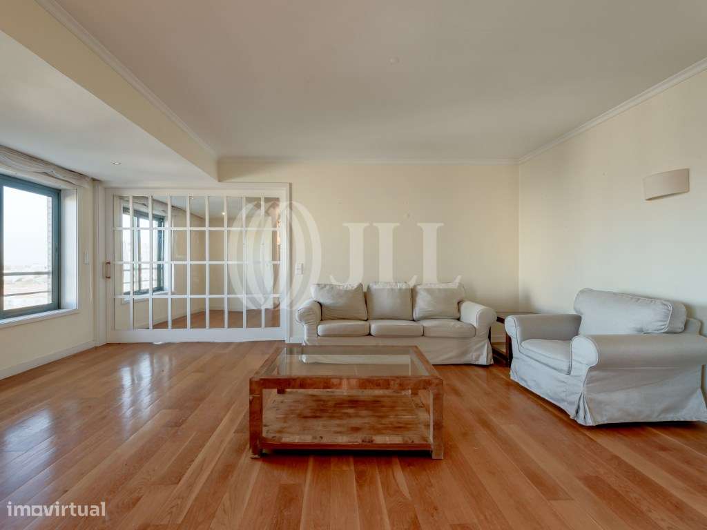 Apartamento T4+1 com garagem no Pinheiro Manso - Grande imagem: 2/30