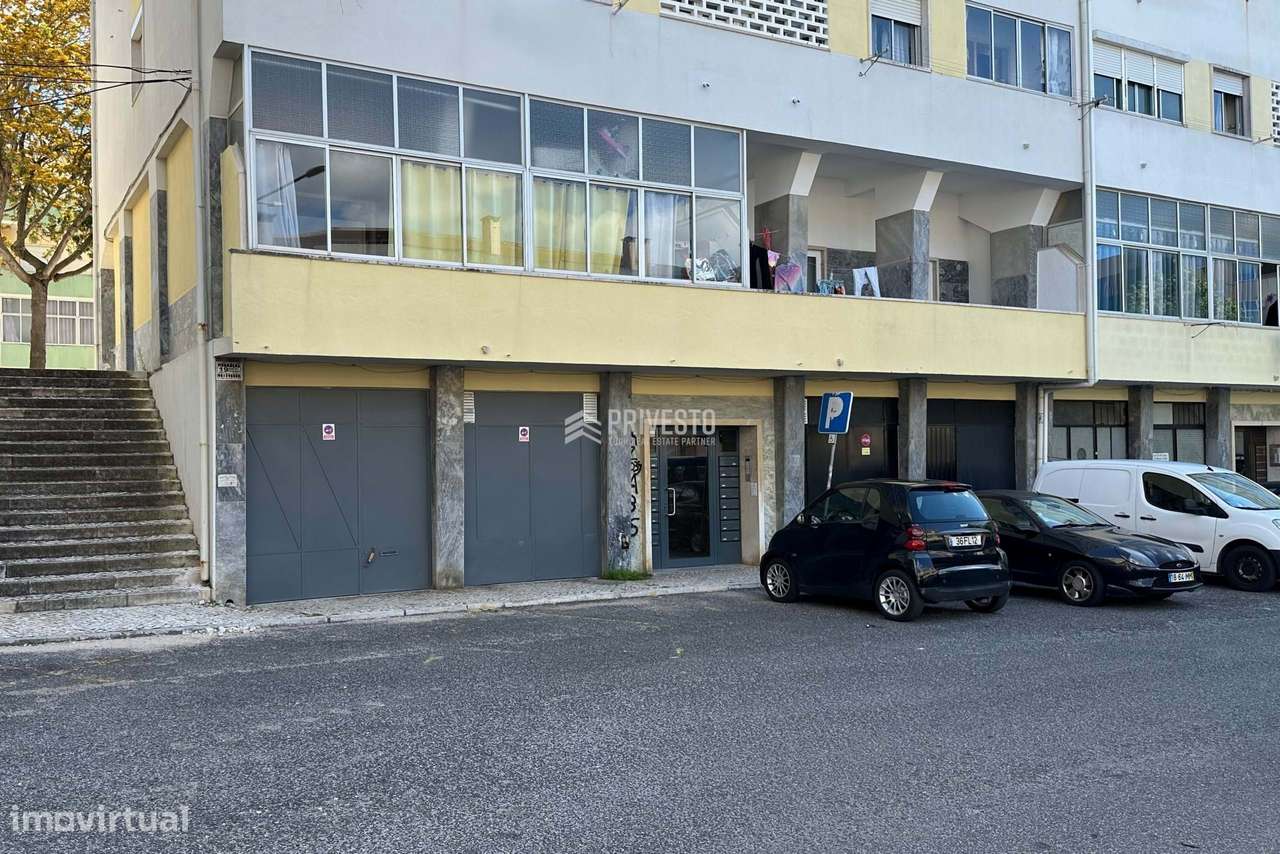 Garagem fechada com 70 m² | Acesso direto à rua | Agualva - Grande imagem: 4/6
