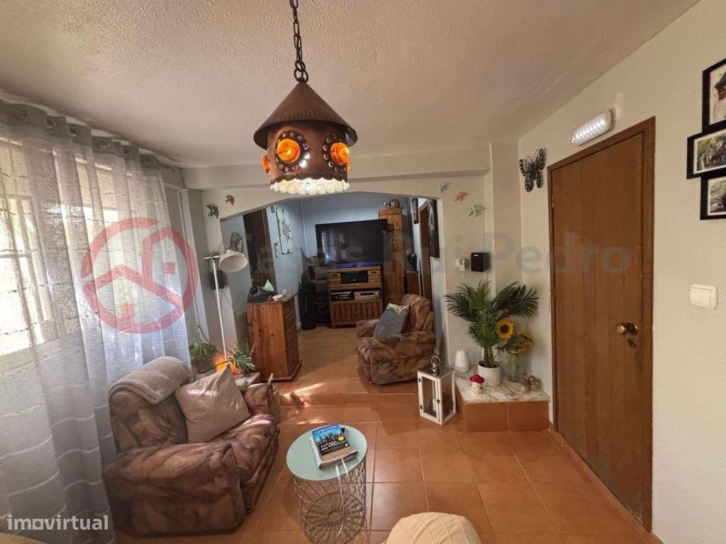 Moradia com dois apartamentos independentes no Laranjeiro, Almada-14