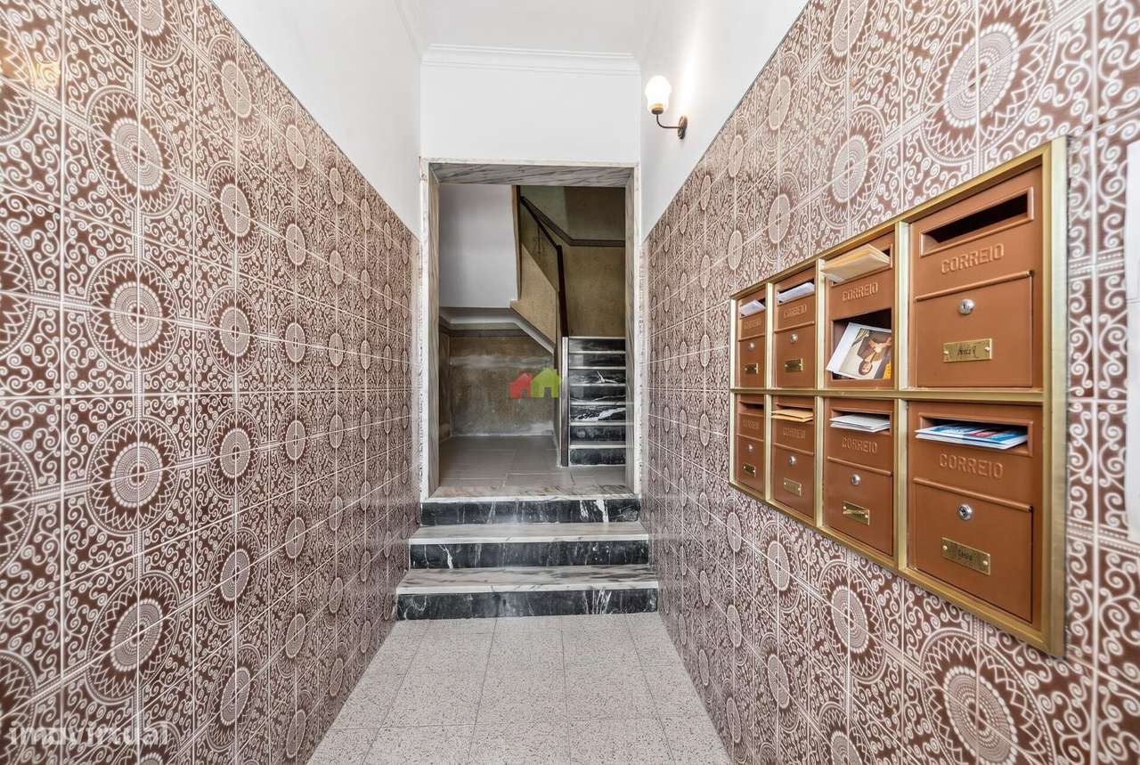 Apartamento T3 Renovado em Santo António da Charneca-21