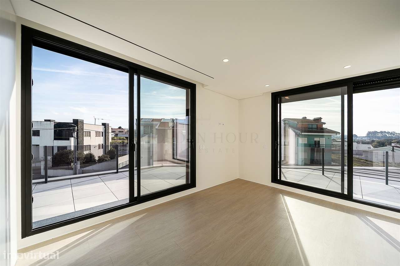 Moradia T5 de Luxo na Praia da Madalena - Grande imagem: 4/48