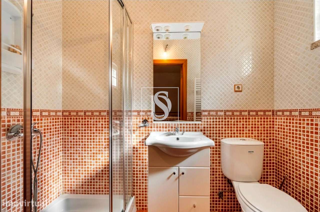 Moradia Independente T6 com 6 suítes e Piscina-28