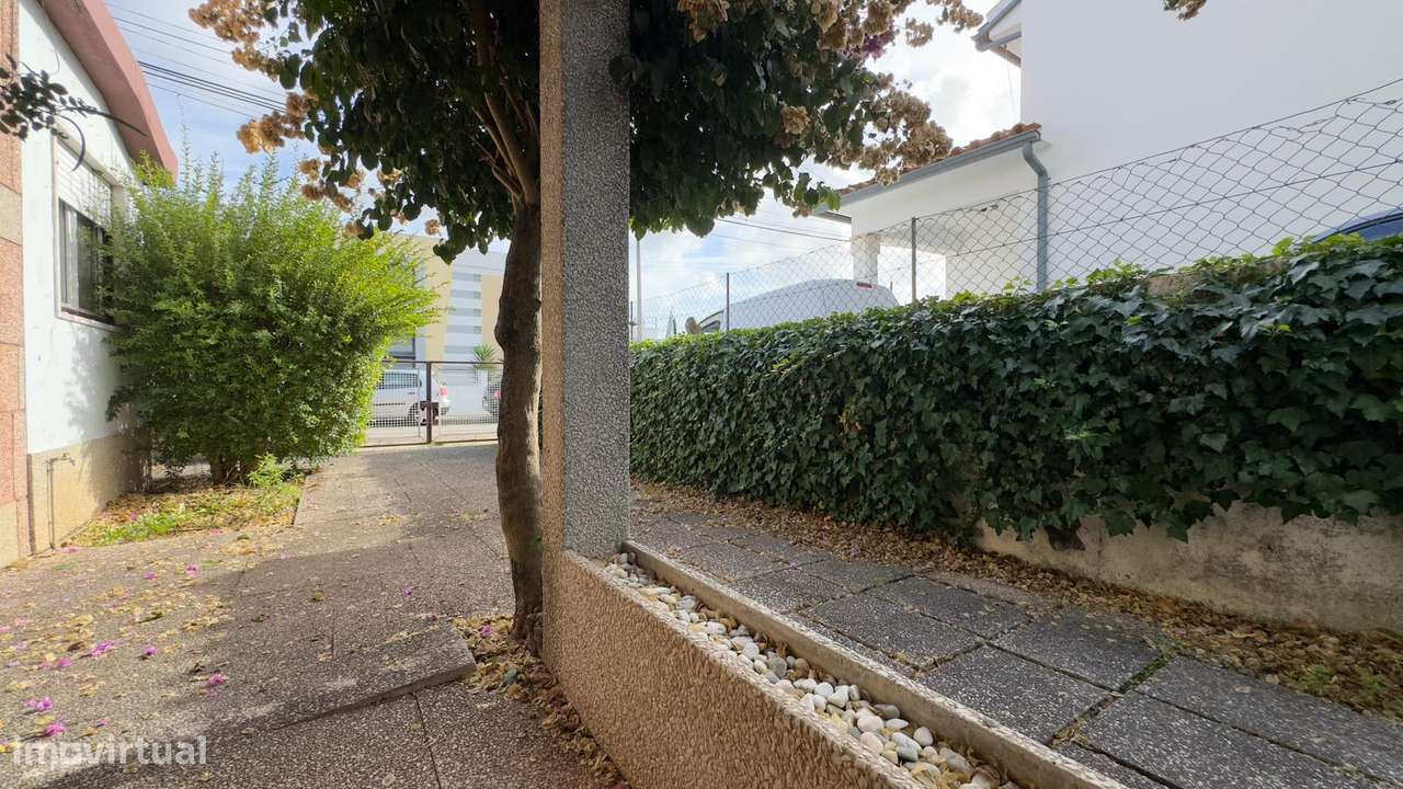 Moradia T6 - 220m2 - 3 pisos - 2 garagens - Barro - Pinheiro de Loures-3